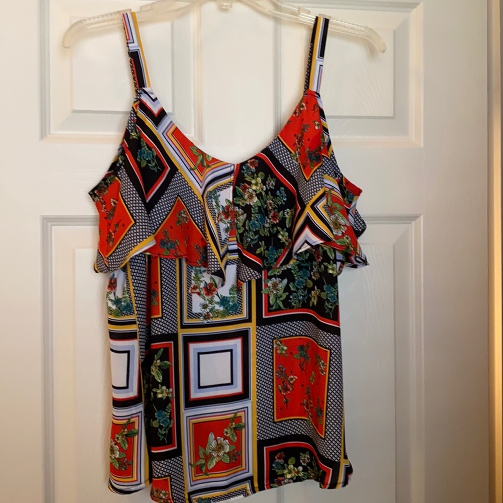 NY&CO COLD SHOULDER PATTERNED TOP- BEAUTIFUL ON!!